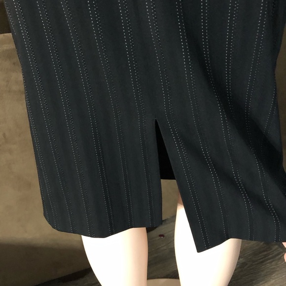 Tahari Suit Blazer Skirt Woman size 6 & 10 p Black stripe professional classy - Picture 11 of 16